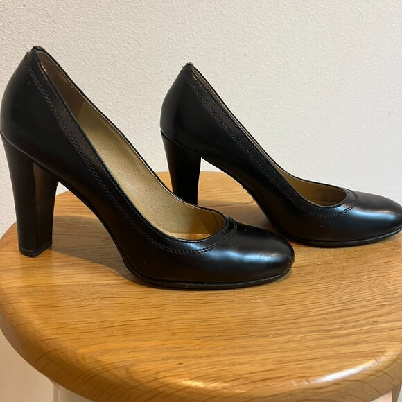 Michael Kors Round Toe Black Leather Pumps Size 7 - Picture 4 of 9